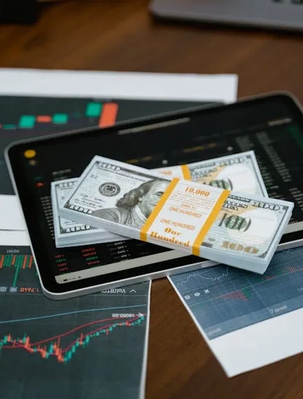 Bitcoin Dips to $98K: What’s Next for Bulls Amid Rising Futures Liquidations?