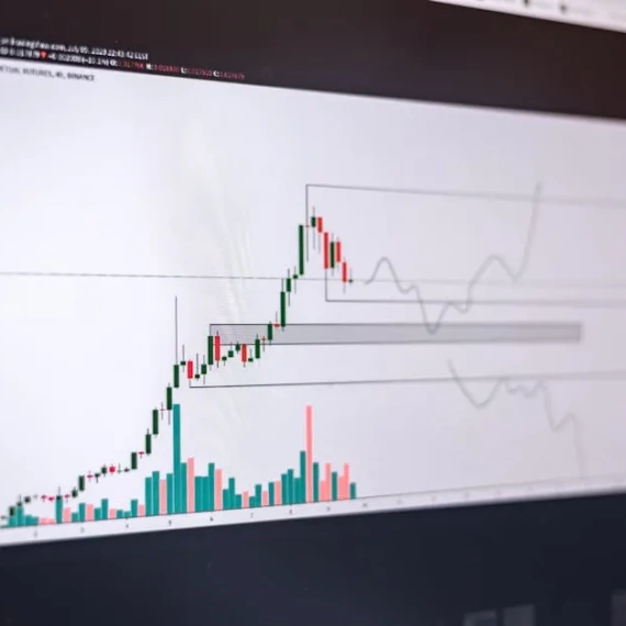 Bitcoin’s December Recovery: How Macro Trends and Fed Policies May Influence the Market