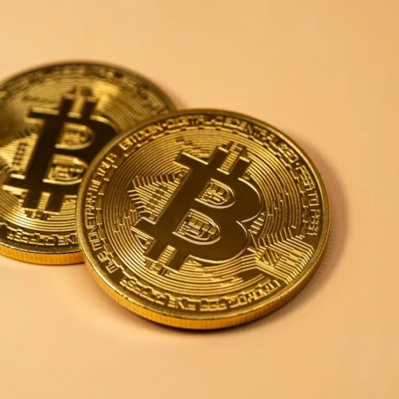 Bitcoin Holds Firm at $63K Amid Weekend Geopolitical Tensions