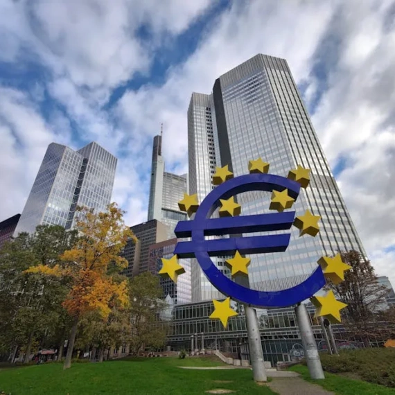 European Finance Takes the Wheel: Banks and Corporates Embrace Stablecoin Partnerships