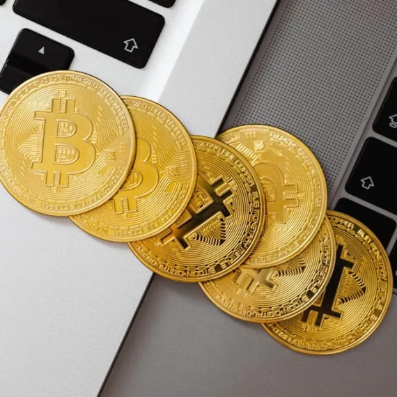 Spain Seizes Crypto Cold Wallets Following Manga Piracy Raid: Can Authorities Access the Funds?