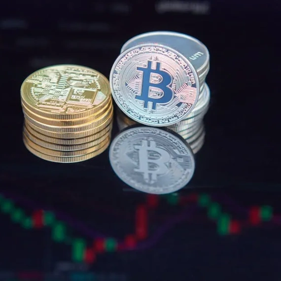 Bitcoin Retreats From $72K Highs: Market Discounts Iran Ceasefire Impact