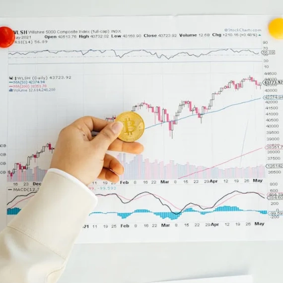 Bitcoin Traders Target $73K as Weekly Trend Line Anchors Price Action