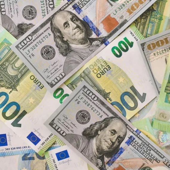 US CPI Dips Below Expectations, Yet April Rate Cut Hopes Fade Amid Geopolitical Tensions