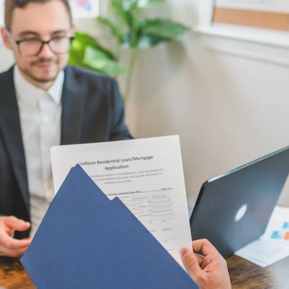 WLFI Plunges Amid Controversial Loan Scheme Using Own Tokens as Collateral