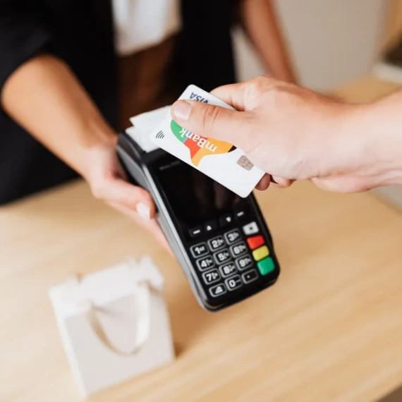 Kraken Launches US Debit Card: Spend Crypto and Fiat, Earn Cashback