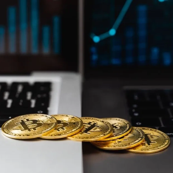 Zcash Surges 48% Above $800 as Spot ETF Momentum Fuels “Next Bitcoin” Narrative