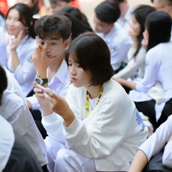 Why Students Are Turning to Social Media for Crypto Education Instead of College Classes