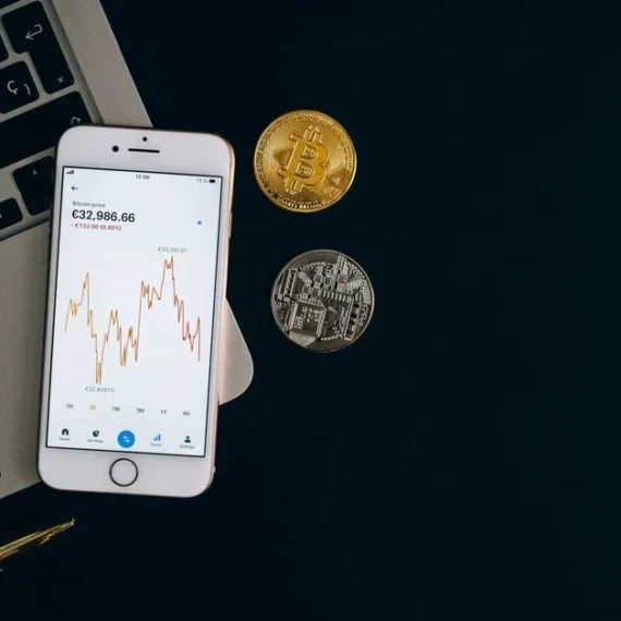 Real-World Assets Surge in DeFi: $7.4 Billion in Deposits Defy Market Slump