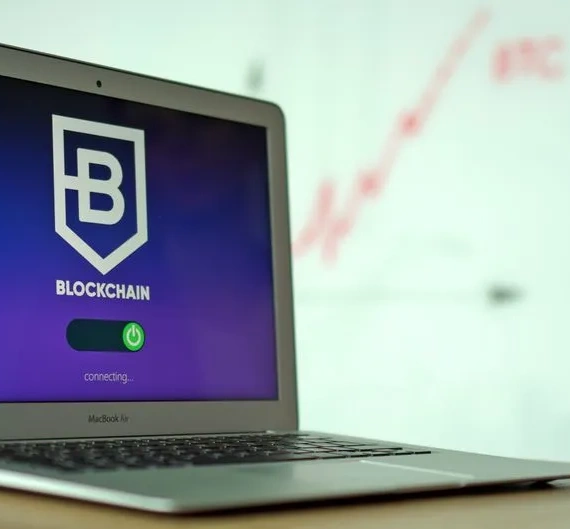 Wyoming Stable Token Commission Moves FRNT Infrastructure to Chainlink CCIP: What It Means for Stablecoin Interoperability