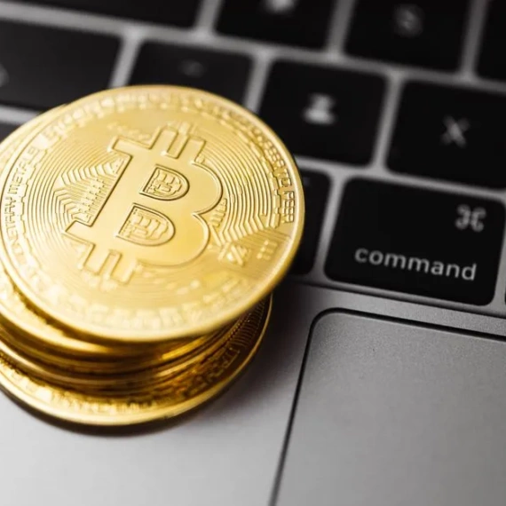 Crypto Scammer Reportedly Loses $4.8 Million in Bitcoin Through a Compromised Hardware Wallet Scheme