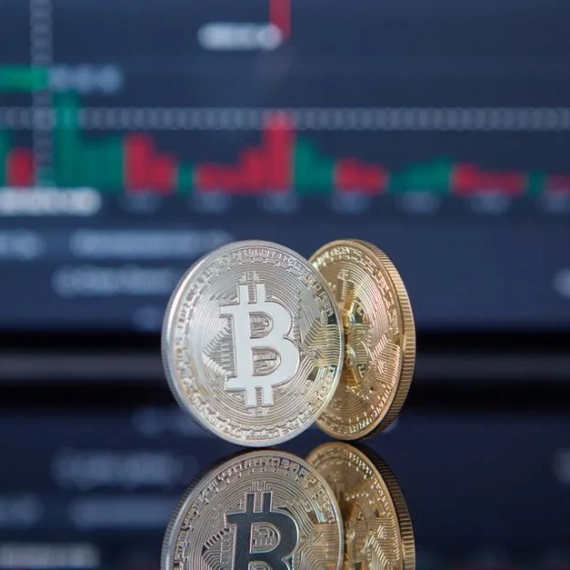 Bitcoin Steadies Near $82,000 as Fed’s Warsh Sidesteps Rate-Hike Hints